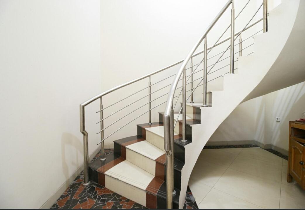 Hotel Syariah Tremigo Guesthouse Cirebon Esterno foto