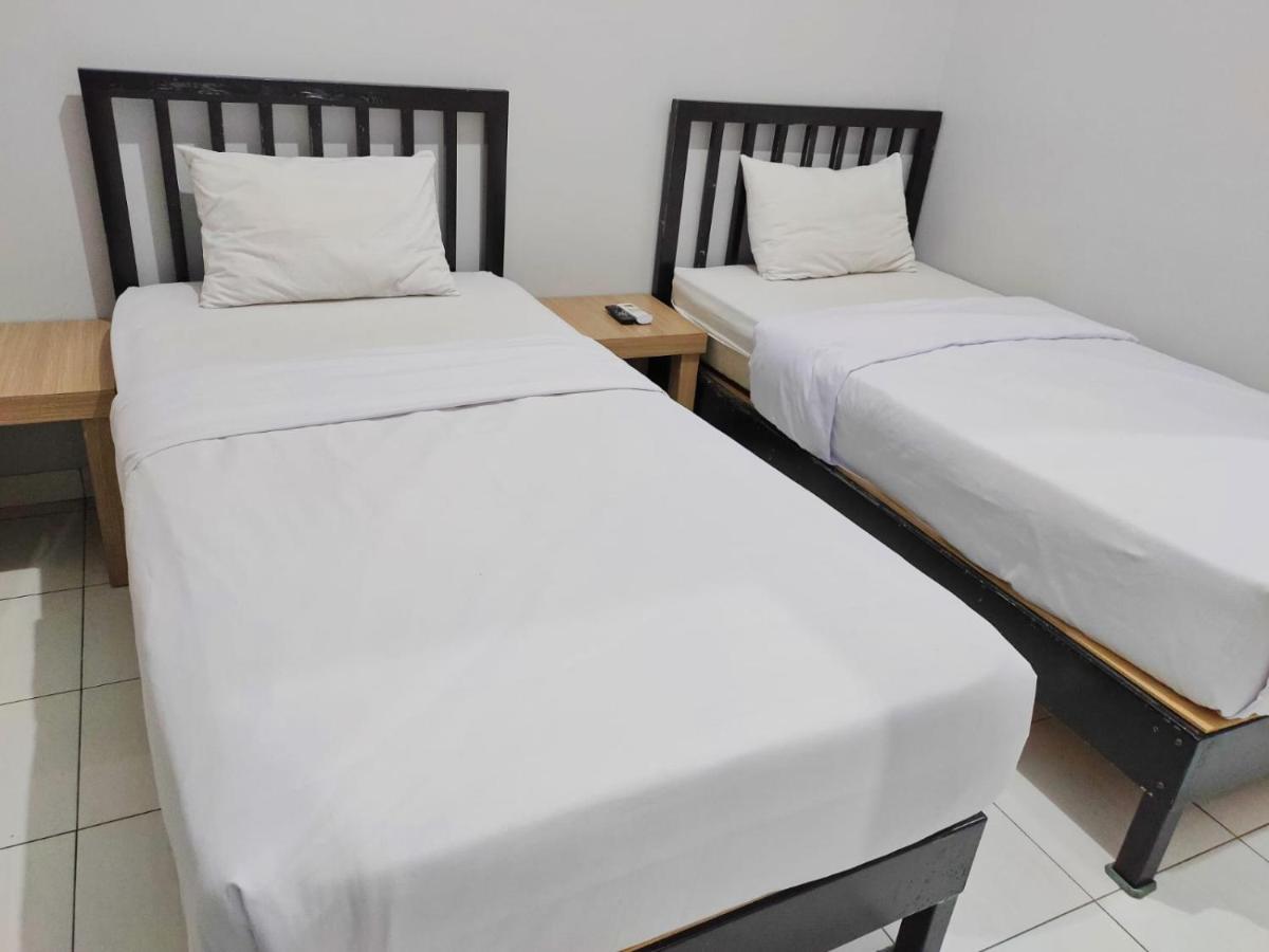 Hotel Syariah Tremigo Guesthouse Cirebon Esterno foto