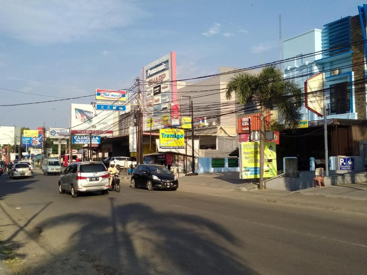 Hotel Syariah Tremigo Guesthouse Cirebon Esterno foto