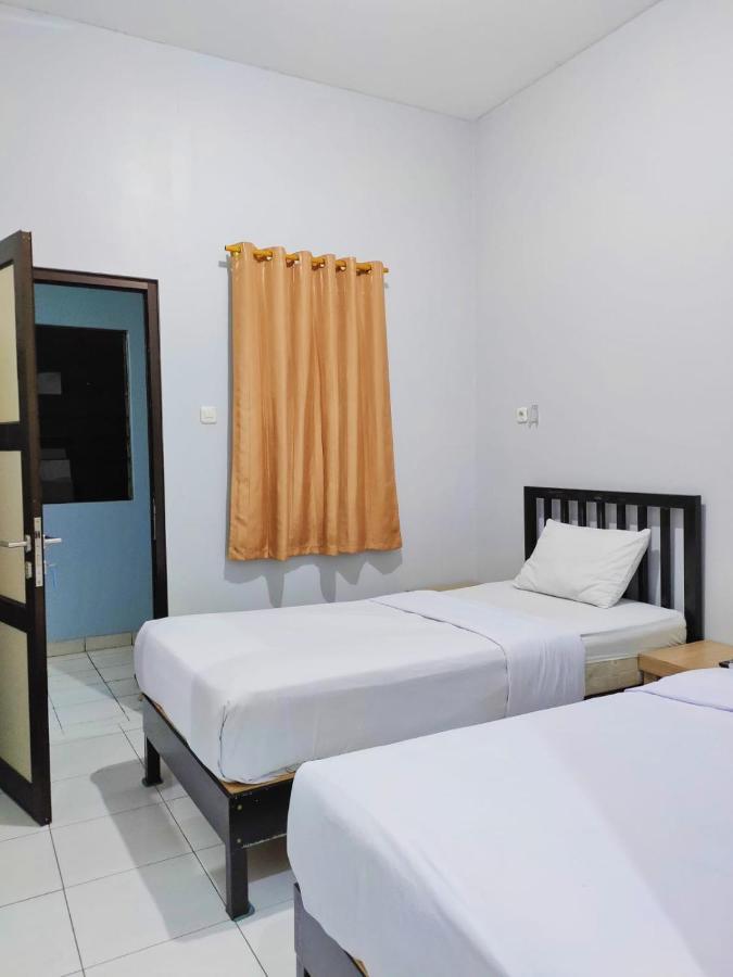 Hotel Syariah Tremigo Guesthouse Cirebon Esterno foto
