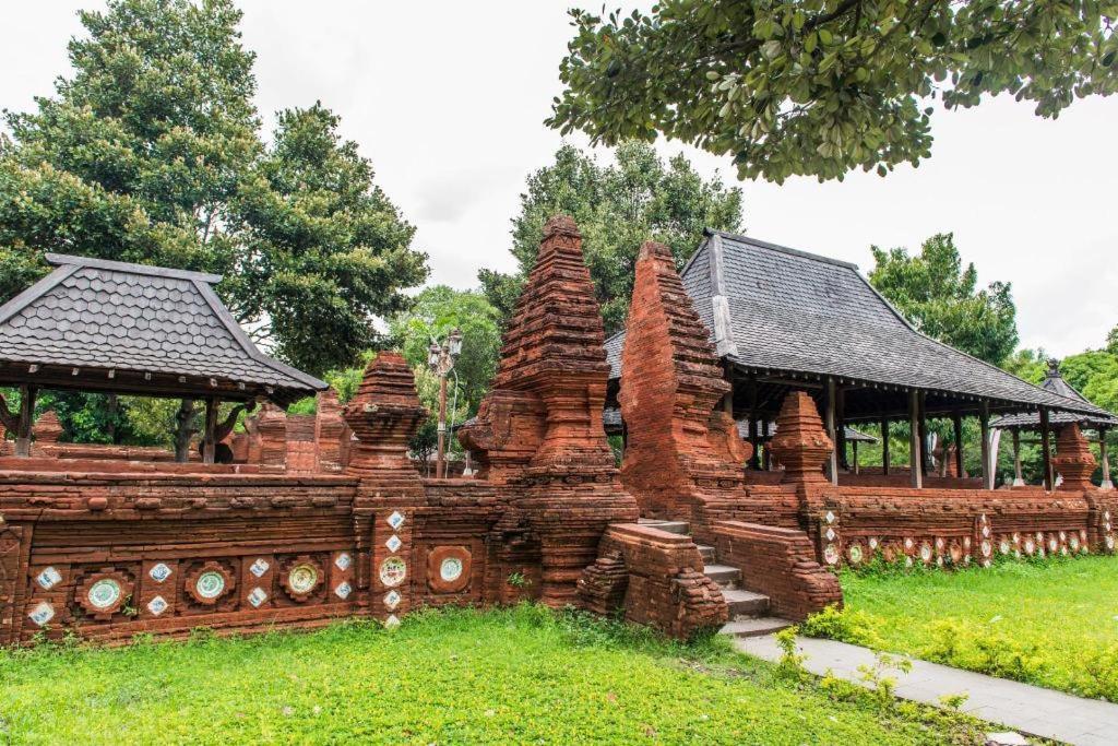 Hotel Syariah Tremigo Guesthouse Cirebon Esterno foto
