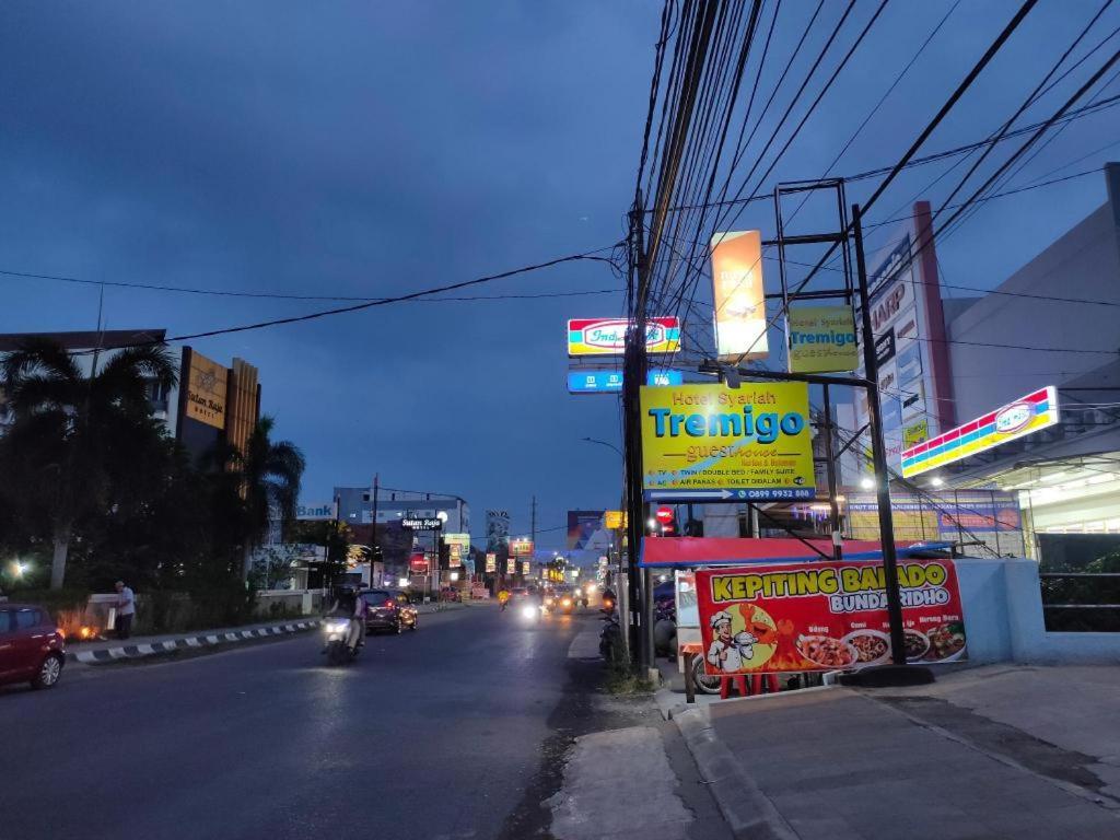 Hotel Syariah Tremigo Guesthouse Cirebon Esterno foto