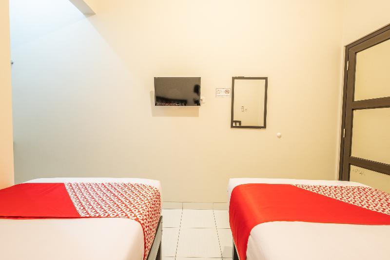 Hotel Syariah Tremigo Guesthouse Cirebon Esterno foto